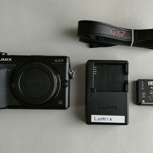 パナソニック ミラーレス一眼カメラ GX7 ボディ 純正バッテリー、チャージャー付 オマケ有り