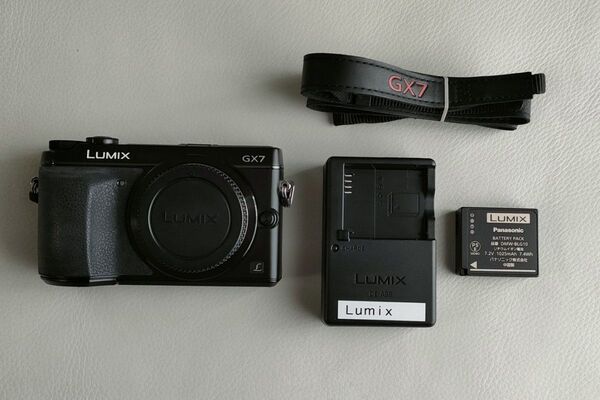 パナソニック ミラーレス一眼カメラ GX7 ボディ 純正バッテリー、チャージャー付 オマケ予備電池2個付 一点限りてす