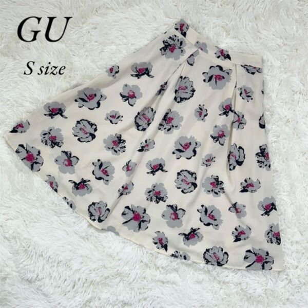 未使用級『GU』ジーユー(S)花柄フレアスカート 美品 ミディ丈スカート 膝丈スカート オフィスカジュアル ウエストゴム ベージュ