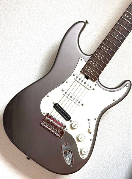 8/9までの限定値下げ!Three Dots Guitars S Model Dolphin Grey Metallic