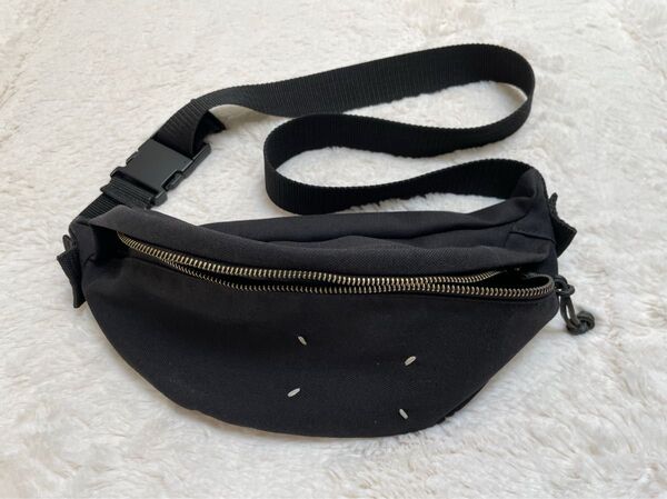 マルジェラ ボディバッグ ウエストバッグ ウエストポーチ cross body pouch 黒 ブラック ナイロン