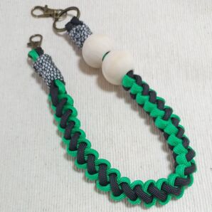 パラコード ハンドストラップ グリーン ウッドビーズ