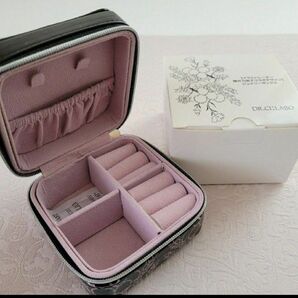 DR.CI:LABO × イラストレーター櫻井乃梨子 ドクターシーラボ コラボデザイン 持ち運び用 アクセサリーケース 2個セット