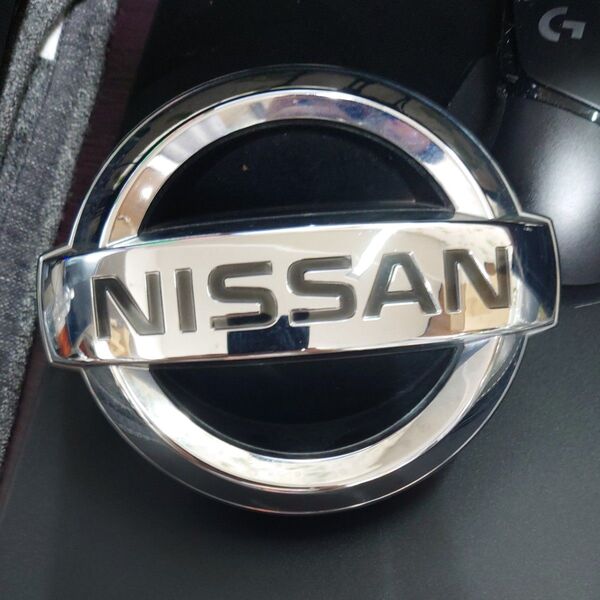 v36 スカイライン 日産 フロントエンブレム