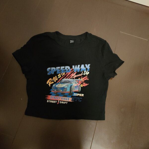 ☆SHEIN クロップドTシャツ Mサイズ 黒 カーレースデザイン☆