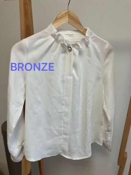【BRONZE】ブラウス ホワイト フリル ゴールドボタン ホワイト 長袖シャツ