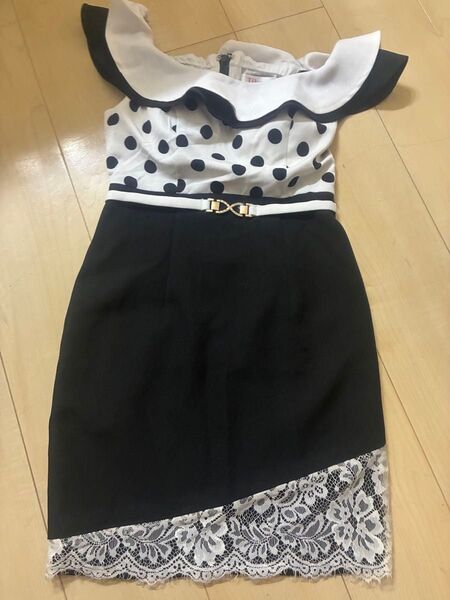 tika.ドットオフショル レースワンピ、ドレス