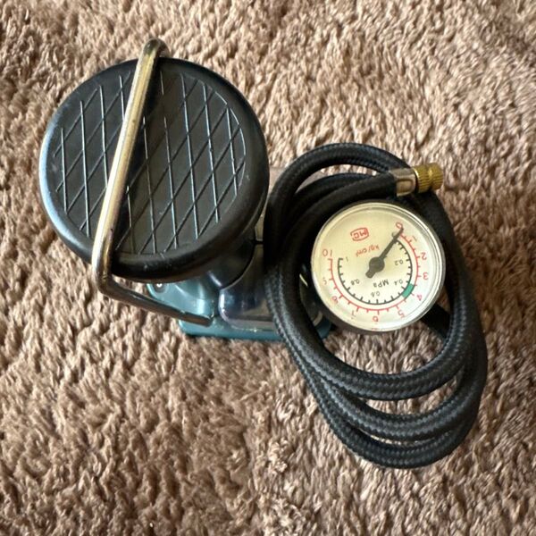 MC 足踏み式空気入れ