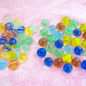 昭和風【ビー玉 おはじき 各30個セット】カラフル 昔ながら 懐かしい 昭和の遊び きれい 綺麗 ミックス 赤 青 緑 黄色 知育