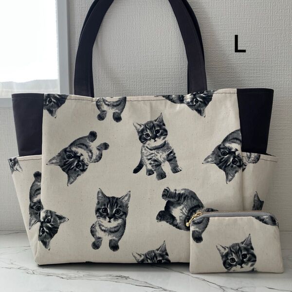 子猫 グレー ×生成 サイドポケット付きトートバッグL&ミニポーチ ハンドメイド