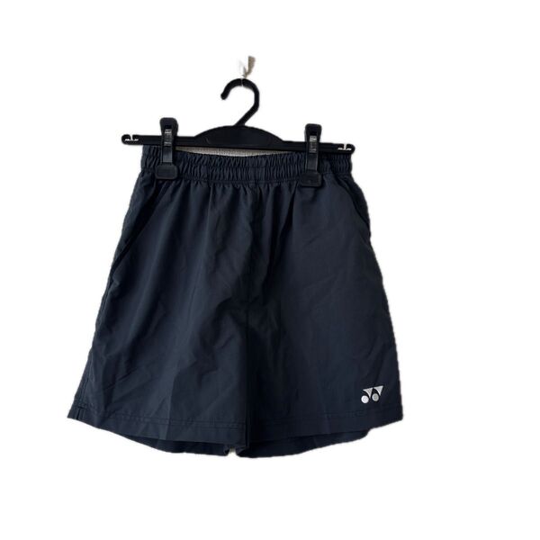 【美品】ヨネックス YONEX バドミントン ユニフォーム パンツ ハーフパンツ テニス ブラック Mサイズ 速乾生地