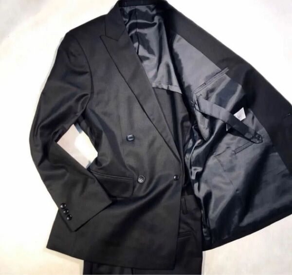 新品☆未使用【サイズA4 S★真っ黒 礼服】4Bダブルスーツ メンズスーツ 背抜き 冠婚葬祭 喪服 アジャスター ブラックスーツ