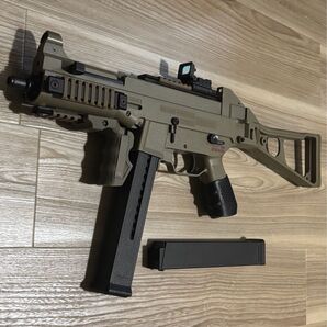 S&T UMP スタンダード電動ガン 外装フルカスタム+マガジン2個付き