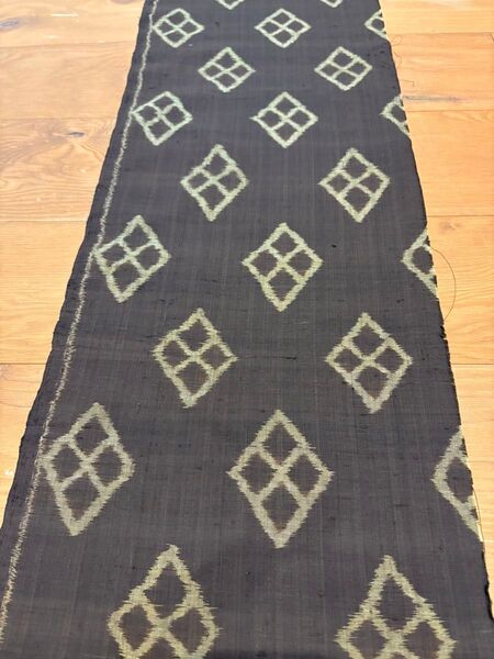 ★和布★古布 正絹 紬の着物 ハギレ (こげ茶 菱型)【w1193292233】