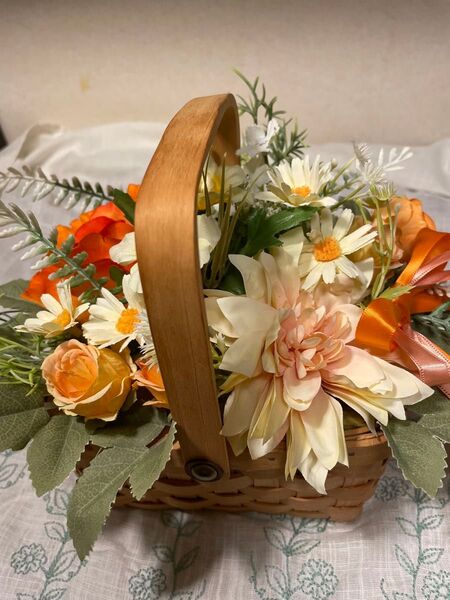 造花アレンジメント かご付き オレンジ×白 インテリア