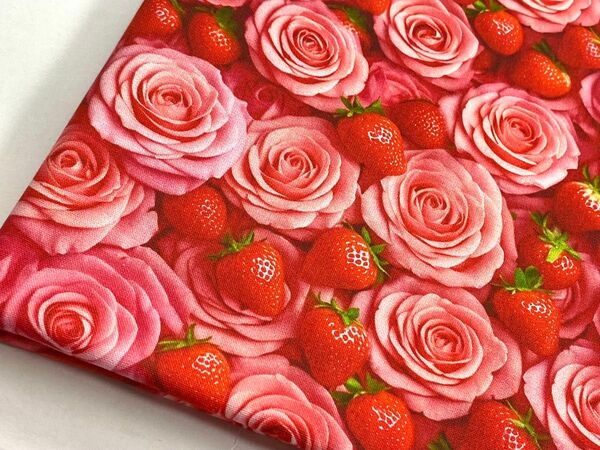 USAシーチング綿生地幅110cm×100cmいちごと薔薇.6528