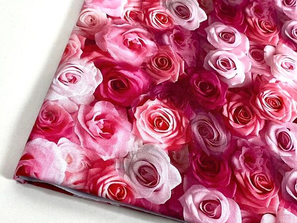 USAシーチング綿100%生地幅110cm×100cm.ピンク薔薇1067