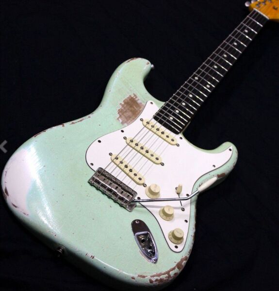 今週末まで出品。AllParts Neck Stratocaster Type Relic(Aged) 仕様