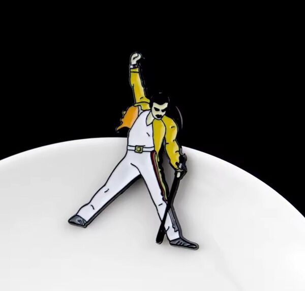 Queen マーキュリーフレッデイ ピンバッジ ミュージシャン金属製ピンズ