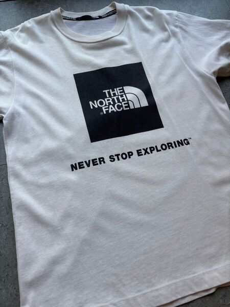 THE NORTH FACE Tシャツ NEVER STOP EXPLORING 白