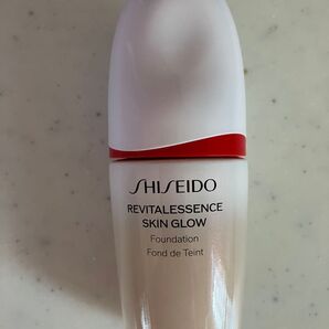 SHISEIDO REVITAL ESSENCE SKIN GLOW 140