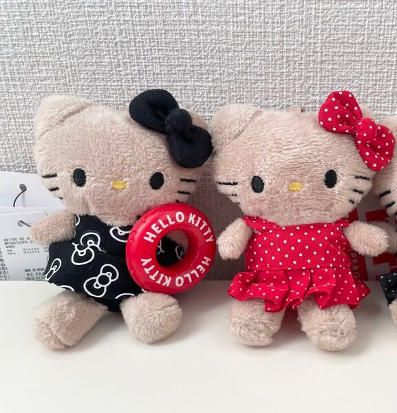 me% ローリーズファーム 日焼けキティ ぬいぐるみ キーホルダー 赤 黒 ドット 浮き輪 水着 マスコット ハローキティ リボン