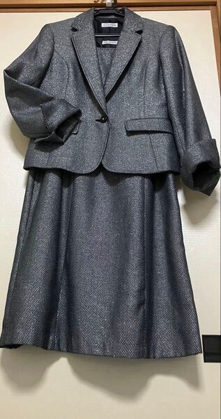 【a.v.v】ラメ混ジャケット+ワンピーススーツ ジャケット42ワンピース38 着回しが楽しめる ワンピース切り替え高く脚長効果