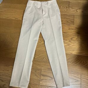 ユニクロ感動パンツ スリムストレート ベージュ
