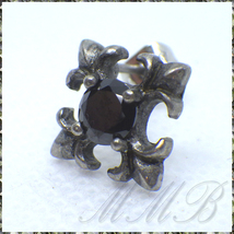 [EARRING] Gothic Black Rhine Stone Cross ゴシック ブラックストーン 紋章 クロス デザイン スタッド ピアス 【送料無料】_画像4