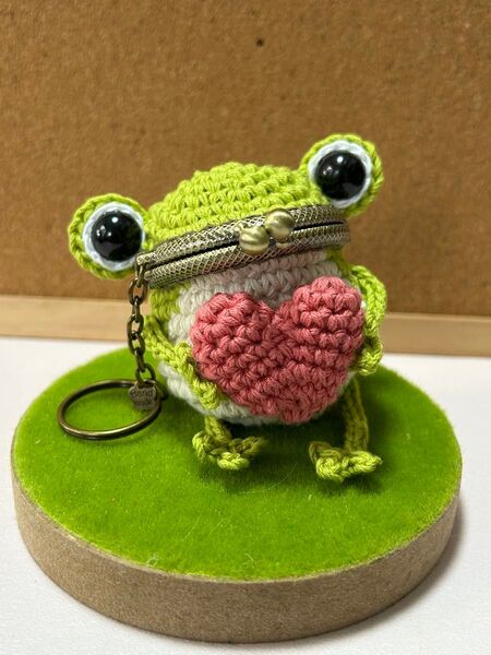 ハート持ってるカエルちゃんがま口 ハンドメイド