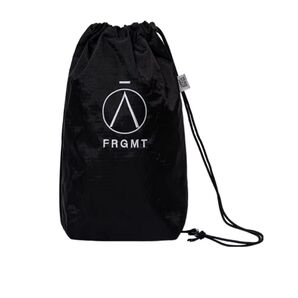 Fragment Designドローストリング仕様 ナイロン ショルダーバッグ