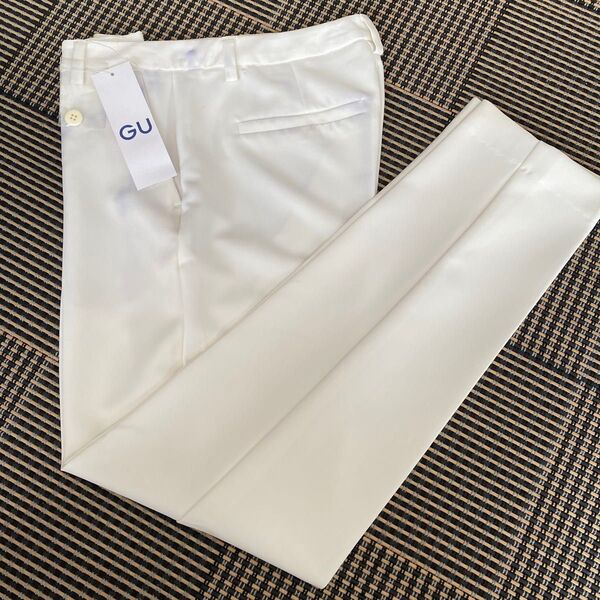 GU ストレッチストレート パンツ シミ有り 難あり 新品 タグ有り Sサイズ 白 ホワイト 多々色移り有り
