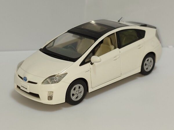 トヨタ 30プリウス カラーサンプル ミニカー スーパーホワイトⅡ ZVW30 30系 非売品 1/30