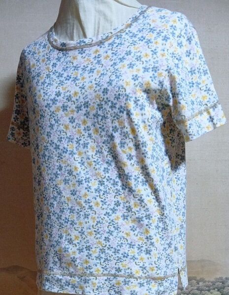 レディース小花柄Tシャツ トップス M〜L 日本製