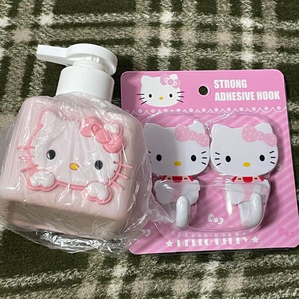 サンリオ ハローキティ 2点セット ミニ詰め替えボトル 壁掛けフック 可愛い ピンク 赤 キティ 白猫