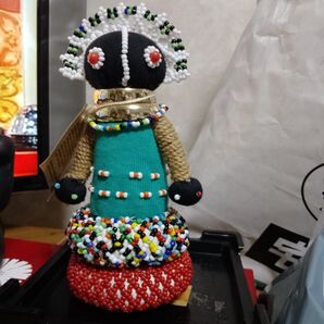 アフリカ共和国細ビーズ細工人形(魔除け)エスニック