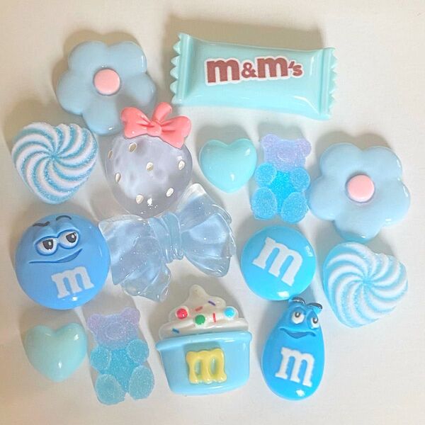 クロックスジビッツチャーム 穴あきサンダルアクセサリー お菓子 ブルー系