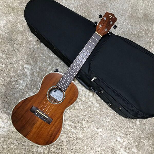 希少 T's Ukuleles MTT-220/cst コア単板 ミニテナーウクレレ 美品 ピックアップ装備 セミハードケース付き