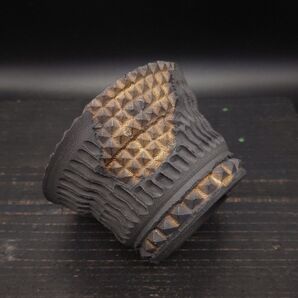 YB43E CELECTオリジナル STUDS POT 破鉢 陶器鉢 作家鉢 植木鉢 鎬 スタッズ 垂 3号 黒×金 塊根植物