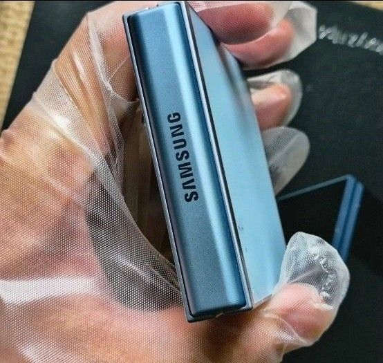 SAMSUNG Galaxy Z Flip6