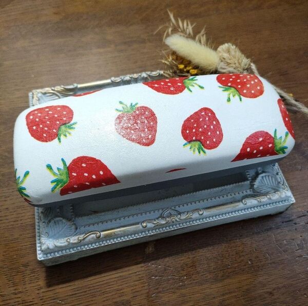 ♪メガネケース 眼鏡ケース いちご柄 デコパージュ ハンドメイド♪