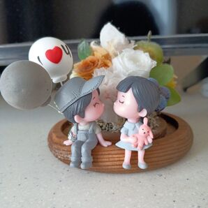 可愛いカップルフィギュアの置物
