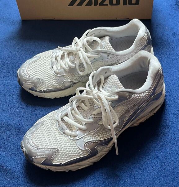 ミズノ ウェーブライダー10 D1GA243104 ホワイトベージュシルバー 24センチ スニーカー MIZUNO