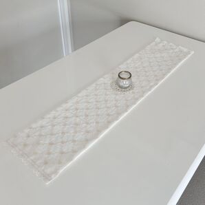 *ハンドメイド*テーブルセンター テーブルランナー ドイリー ホワイト系 端レース仕上げ 刺繍生地