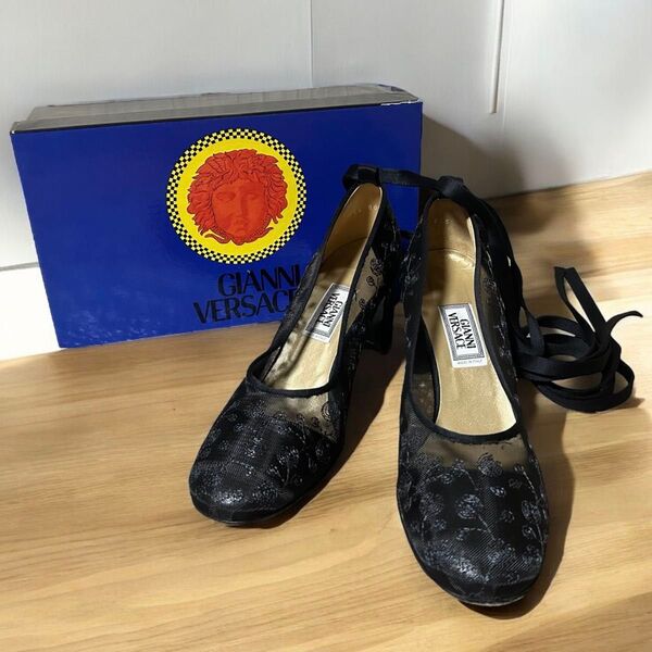 希少 ジャンニヴェルサーチ GIANNI VERSACE パンプス ヒール レース 夏 約23.5cm ブラック 黒 フォーマル