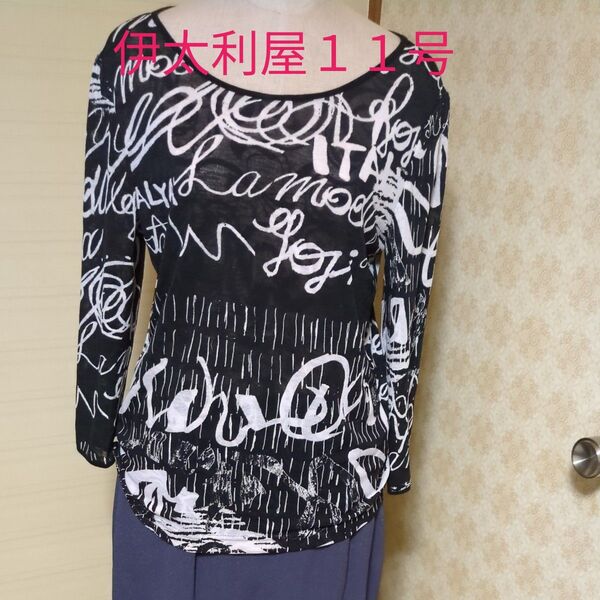 婦人服 トップス カットソー 七分袖 黒 白 文字 透け感