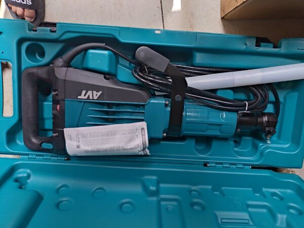 AVT 電動ハンマー ケース付きマキタ HM1317C 新品未使用