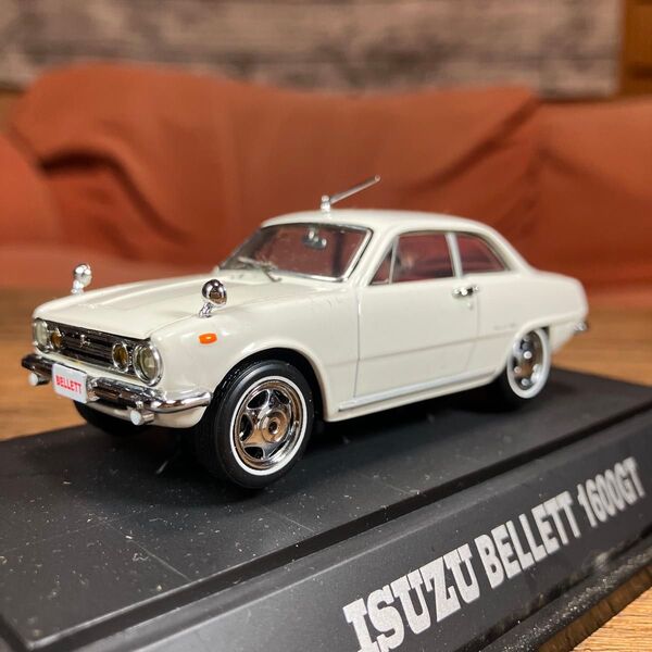 1/43 エブロ 43051 いすゞ ベレット 1600GT ホワイト 旧車 名車 ミニカー