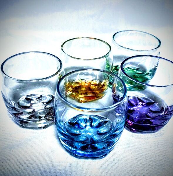 美品 お猪口 5セット ぐい呑み 酒器 レインボーカラー グラス ミニグラス 冷酒クリスタルグラス ロックグラス 工芸ガラス 酒器