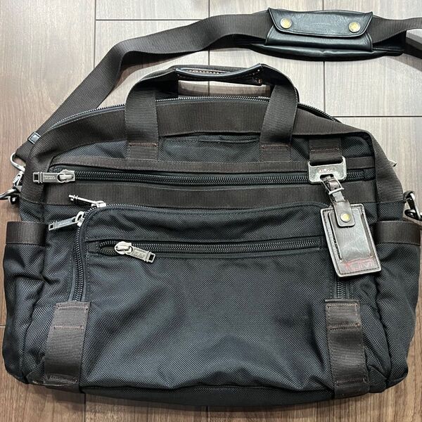 TUMI ブラックビジネスバッグ ナイロン製
